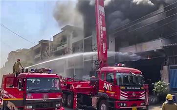 बाहरी दिल्ली में प्लास्टिक का कच्चा माल बनाने वाले कारखाने में लगी आग, कोई हताहत नहीं